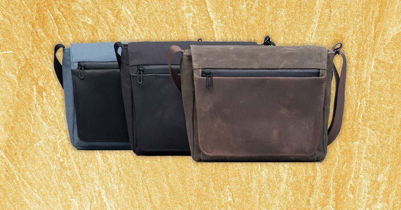 Review: WaterField Shinjuku iPad Messenger Bag